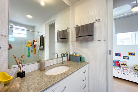 Casa de condomínio à venda com 115m², 3 quartos e 2 vagas Casa de condomínio à venda com 115m², 3 quartos e 2 vagasBanheiro das Semisuites