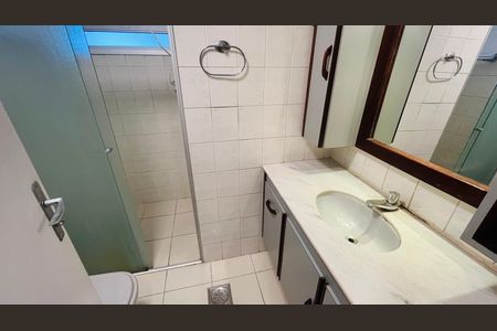 Apartamento à venda com 90m², 3 quartos e 1 vaga Apartamento à venda com 90m², 3 quartos e 1 vagaBanheiro social