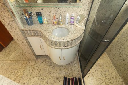 Apartamento à venda com 70m², 2 quartos e 1 vaga Apartamento à venda com 70m², 2 quartos e 1 vagaBanheiro