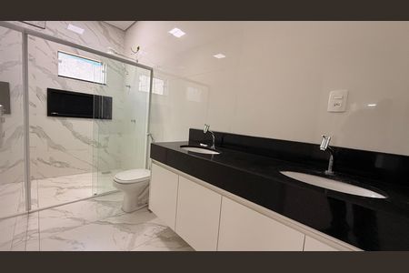 Suite 01 Banheiro de casa para alugar com 3 quartos, 210m² em Q 4, Brasília