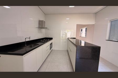 Casa para alugar com 210m², 3 quartos e 2 vagas Casa para alugar com 210m², 3 quartos e 2 vagasCozinha