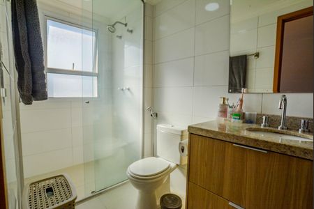 Apartamento à venda com 82m², 2 quartos e 2 vagas Apartamento à venda com 82m², 2 quartos e 2 vagasBanheiro da Suíte 1
