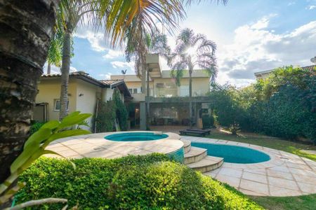 Casa de condomínio à venda com 472m², 4 quartos e 3 vagas