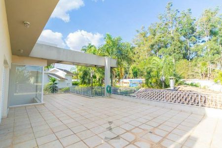 Casa de condomínio à venda com 472m², 4 quartos e 3 vagas