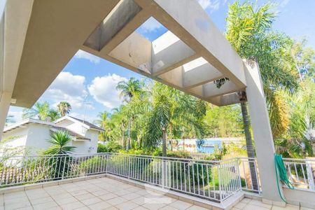 Casa de condomínio à venda com 472m², 4 quartos e 3 vagas
