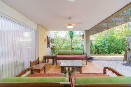 Casa de condomínio à venda com 472m², 4 quartos e 3 vagas