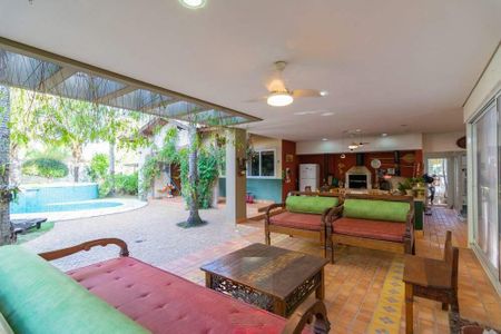 Casa de condomínio à venda com 472m², 4 quartos e 3 vagas
