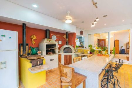 Casa de condomínio à venda com 472m², 4 quartos e 3 vagas