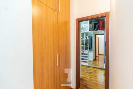 Casa de condomínio à venda com 472m², 4 quartos e 3 vagas