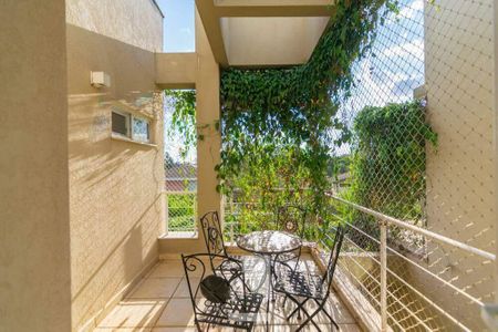 Casa de condomínio à venda com 472m², 4 quartos e 3 vagas