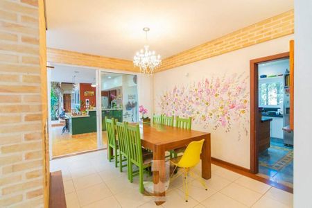 Casa de condomínio à venda com 472m², 4 quartos e 3 vagas
