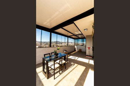 Apartamento à venda com 118m², 2 quartos e 2 vagasCobertura