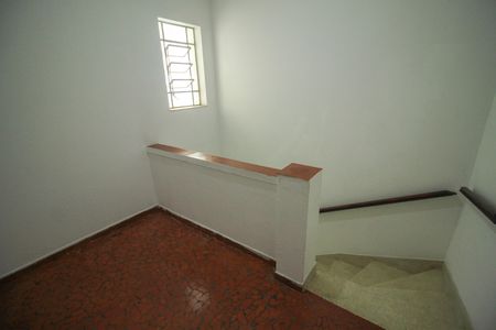 Apartamento para alugar com 70m², 2 quartos e sem vaga Apartamento para alugar com 70m², 2 quartos e sem vagaEscadas da entrada