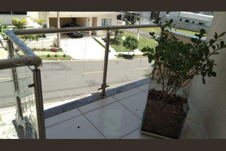 Casa de condomínio à venda com 230m², 3 quartos e 4 vagas