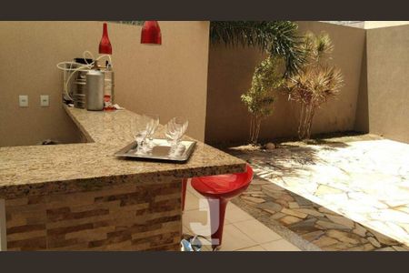 Casa de condomínio à venda com 230m², 3 quartos e 4 vagas