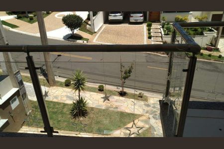 Casa de condomínio à venda com 230m², 3 quartos e 4 vagas