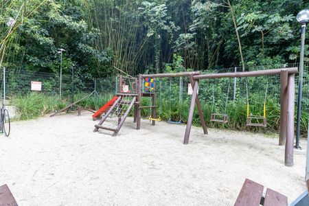Apartamento à venda com 51m², 2 quartos e 1 vaga Apartamento à venda com 51m², 2 quartos e 1 vagaÁrea comum - Playground