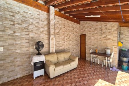 Casa para alugar com 243m², 3 quartos e 3 vagas Casa para alugar com 243m², 3 quartos e 3 vagasÁrea comum - Churrasqueira