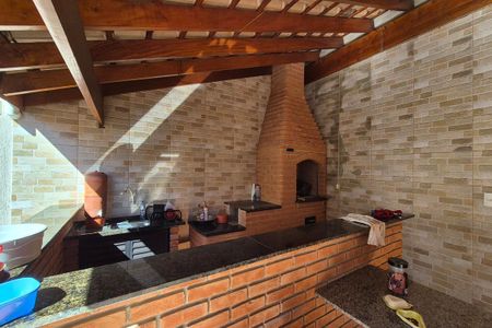 Casa para alugar com 243m², 3 quartos e 3 vagas Casa para alugar com 243m², 3 quartos e 3 vagasÁrea comum - Churrasqueira