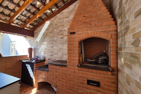 Casa para alugar com 243m², 3 quartos e 3 vagas Casa para alugar com 243m², 3 quartos e 3 vagasÁrea comum - Churrasqueira
