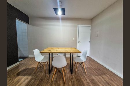 Sala de apartamento à venda com 2 quartos, 56m² em Jardim Santo André, Santo André