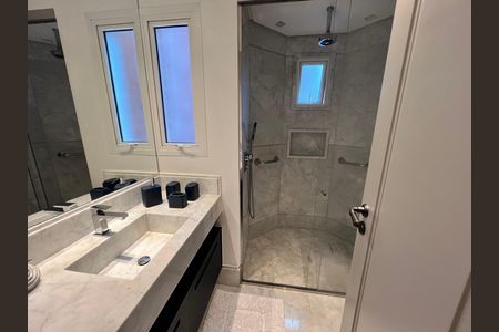 Apartamento para alugar com 443m², 3 quartos e 6 vagasBanheiro