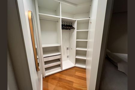 Apartamento para alugar com 443m², 3 quartos e 6 vagasCloset