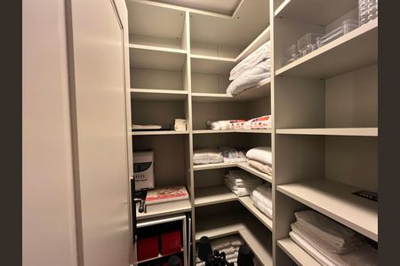 Apartamento para alugar com 443m², 3 quartos e 6 vagasCloset