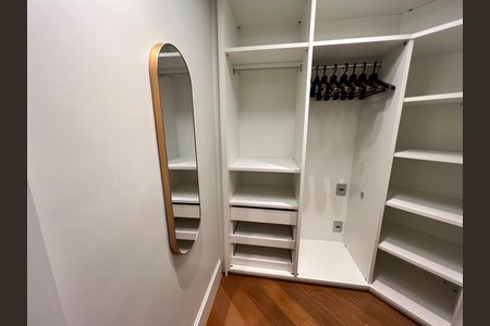 Apartamento para alugar com 443m², 3 quartos e 6 vagasCloset