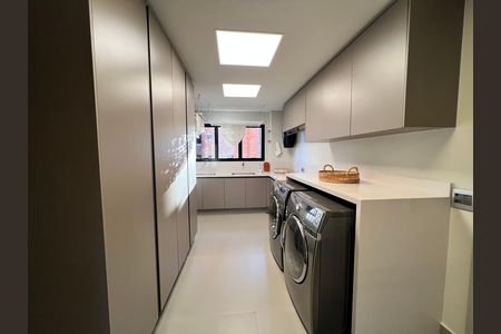 Apartamento para alugar com 443m², 3 quartos e 6 vagasÁrea de serviço