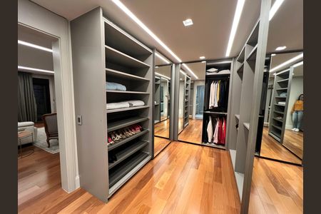 Apartamento para alugar com 443m², 3 quartos e 6 vagasCloset