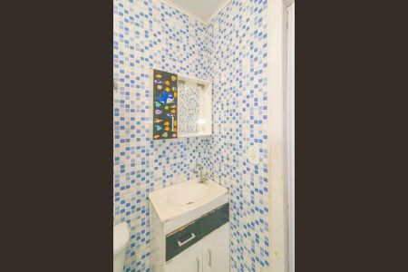 Casa para alugar com 30m², 1 quarto e 1 vaga Casa para alugar com 30m², 1 quarto e 1 vagaBanheiro