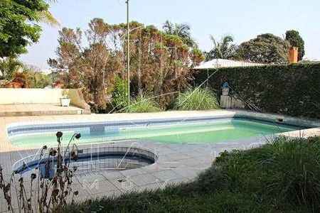 Casa à venda com 357m², 4 quartos e sem vaga