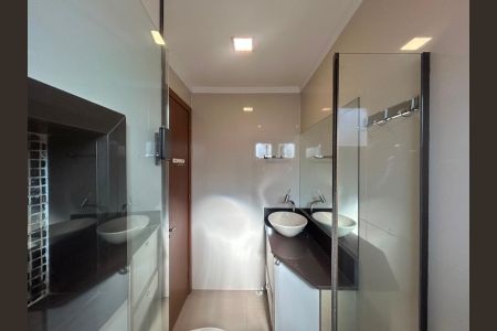 Casa de condomínio à venda com 117m², 3 quartos e 1 vaga Casa de condomínio à venda com 117m², 3 quartos e 1 vagaBanheiro da Suíte
