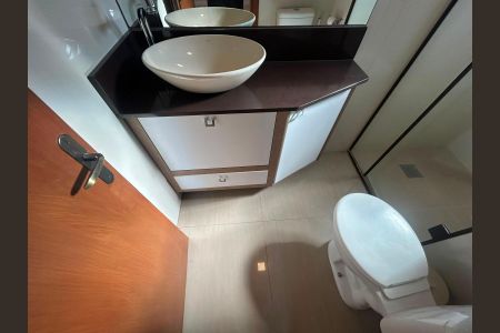 Casa de condomínio à venda com 117m², 3 quartos e 1 vaga Casa de condomínio à venda com 117m², 3 quartos e 1 vagaBanheiro da Suíte