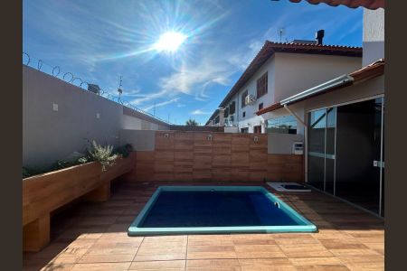 Casa de condomínio à venda com 117m², 3 quartos e 1 vaga Casa de condomínio à venda com 117m², 3 quartos e 1 vagaPiscina