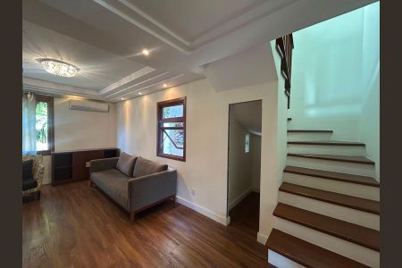 Sala de casa de condomínio à venda com 3 quartos, 117m² em Igara, Canoas