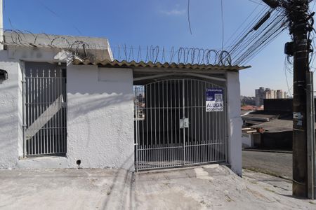 Fachada com a Plaquinha UYLW-635 de casa para alugar com 2 quartos, 72m² em Jardim Santo André, Santo André
