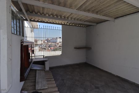 Garagem de casa para alugar com 2 quartos, 72m² em Jardim Santo André, Santo André