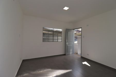 Sala de casa para alugar com 2 quartos, 72m² em Jardim Santo André, Santo André