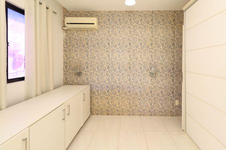 Casa de condomínio para alugar com 300m², 3 quartos e 2 vagas