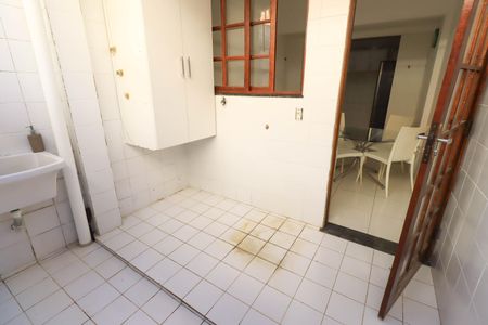 Casa de condomínio para alugar com 300m², 3 quartos e 2 vagas