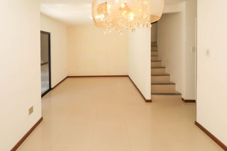 Casa de condomínio para alugar com 300m², 3 quartos e 2 vagas
