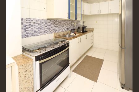 Casa de condomínio para alugar com 300m², 3 quartos e 2 vagas