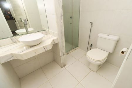 Casa de condomínio para alugar com 300m², 3 quartos e 2 vagas