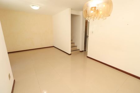 Casa de condomínio para alugar com 300m², 3 quartos e 2 vagas