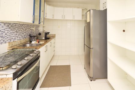 Casa de condomínio para alugar com 300m², 3 quartos e 2 vagas