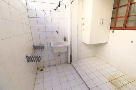 Casa de condomínio para alugar com 300m², 3 quartos e 2 vagas