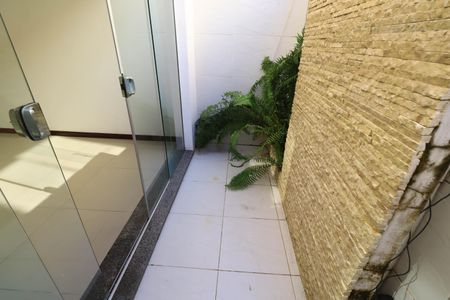Casa de condomínio para alugar com 300m², 3 quartos e 2 vagas