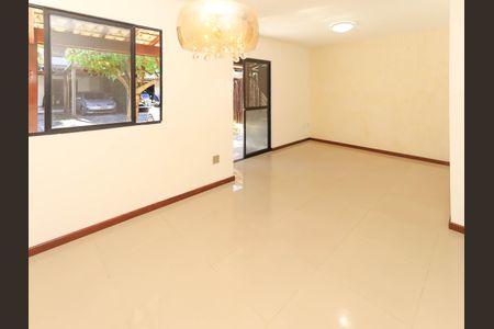 Casa de Condomínio para alugar com 3 quartos, 300m² em Stella Maris, Salvador